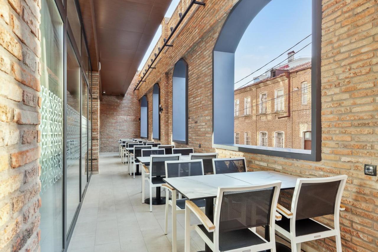 Clocks Hotel Tbilisi Exterior foto