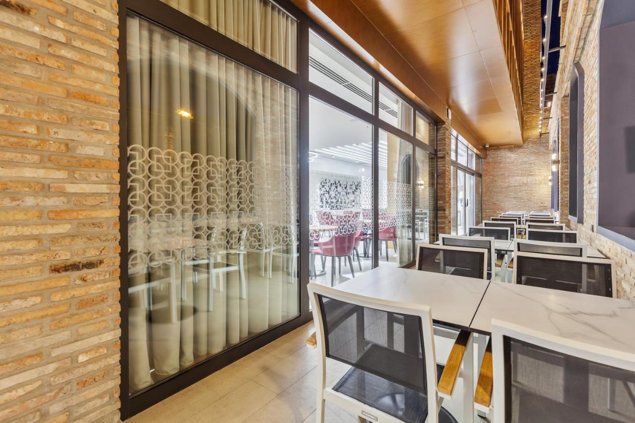 Clocks Hotel Tbilisi Exterior foto