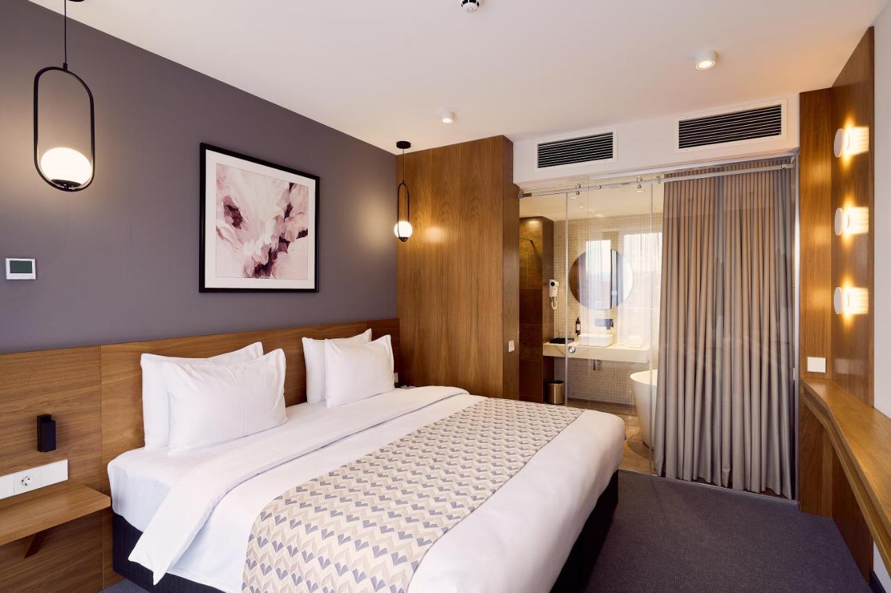 Clocks Hotel Tbilisi Exterior foto